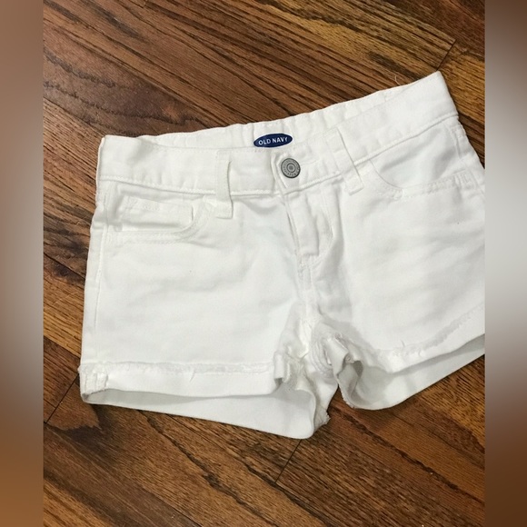 Old Navy White Denim Jean Shorts 
Small 6 / 7 Girls 
Elastic Adjustable Waist - Picture 5 of 11